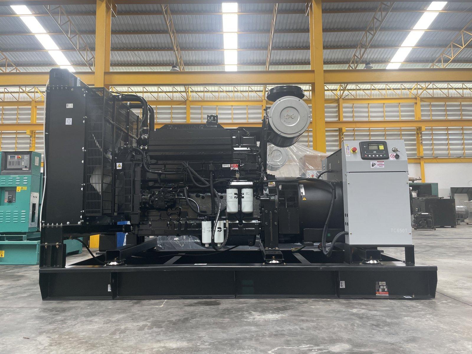 เครื่องปั่นไฟ Cummins TC630T 631kVA 505kW เครื่องปั่นไฟ Cummins TC630T 631kVA 505kW